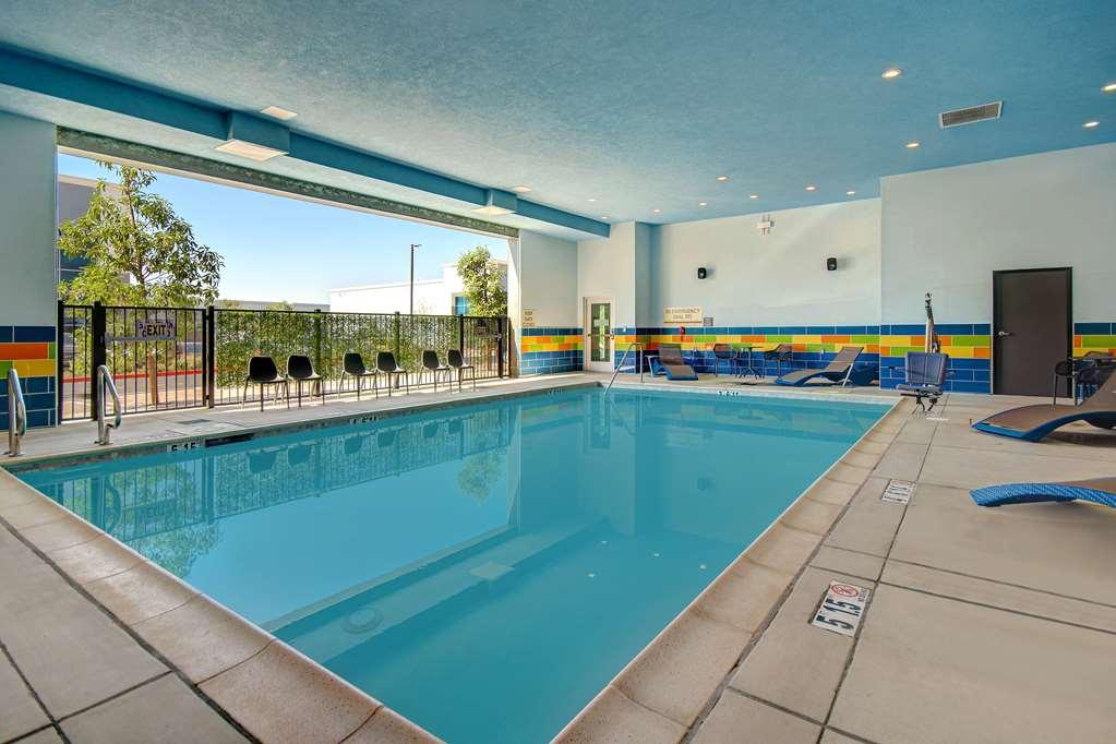 Hampton Inn & Suites Ontario Rancho Cucamonga Facilities photo