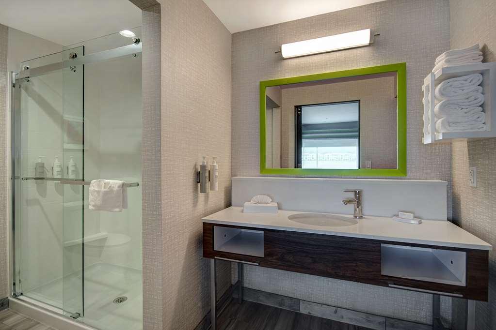 Hampton Inn & Suites Ontario Rancho Cucamonga Exterior photo